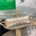 Bottega Venetaweaving small square bags - Image 8