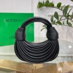 Bottega VenetaThe new autumn and winter Noodles handbag