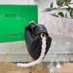 Bottega Venetahandbag - Image 2