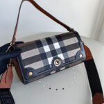 Burberry's new retro plaid small bag - Image 2