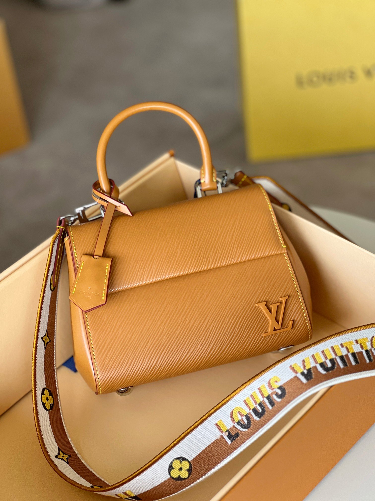 a1692855325240_1247.jpg 【 CLUNY Mini Handbag 】 - Image 1