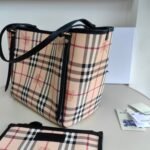 Burberry most classic mother and child bag shopping bag - Image 3