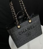 Chanel shopping bag - Image 9