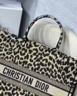 Dior Large [D Book Tote Leopard Pattern Series] - Image 4