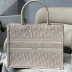 Small [D Book ToteOblique Series]