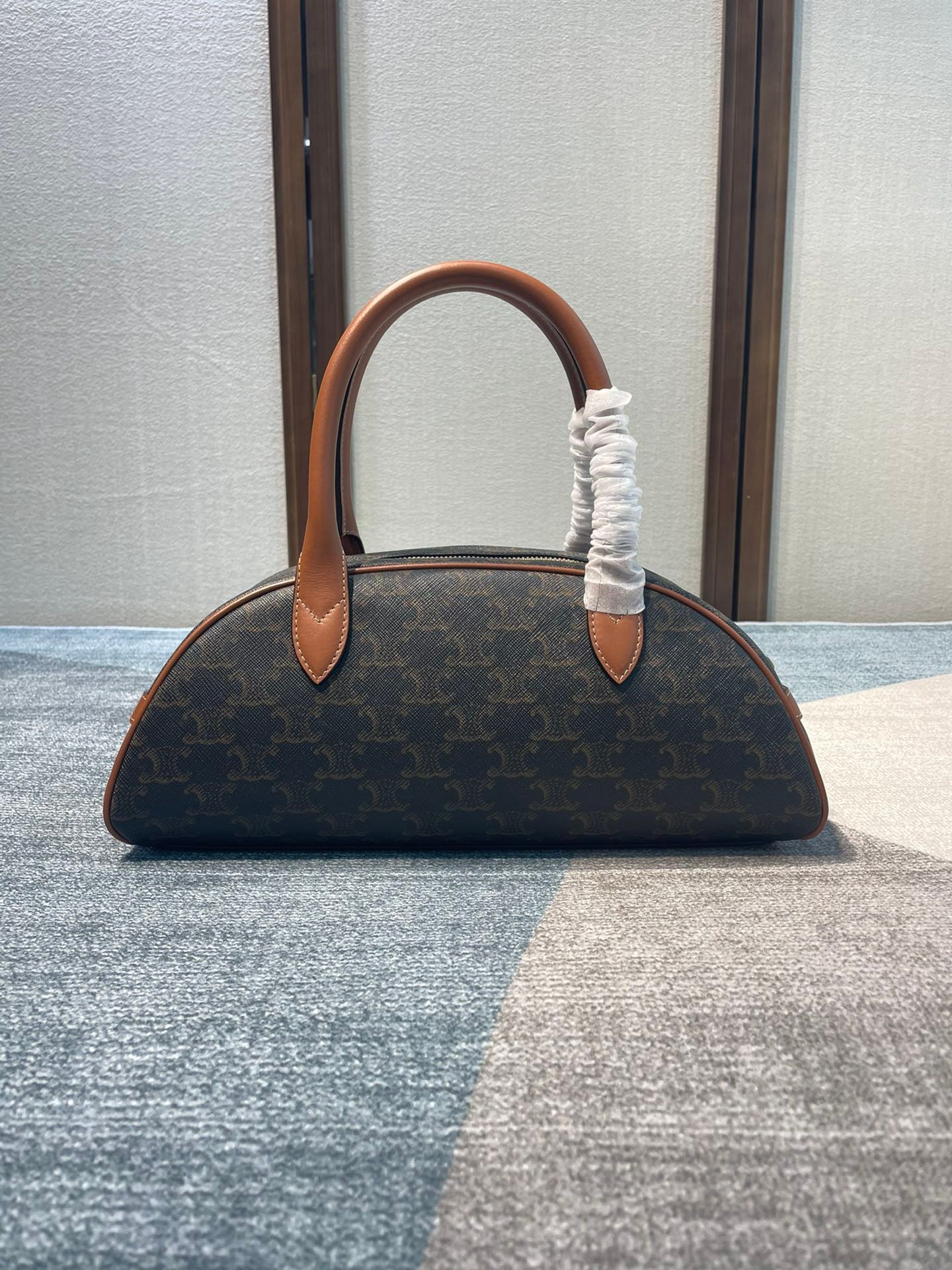 i1640594374_6582_0.jpg CELINE handbag - Image 1