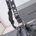 Balenciaganew small water bucket machine bag - Image 4