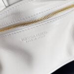 Bottega Veneta, mini shoulder bag - Image 9