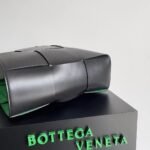 Bottega Venetahandbag - Image 2