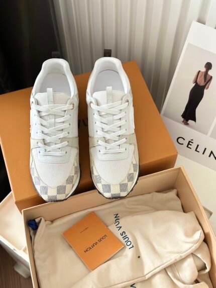 L's new Runaway sports shoes