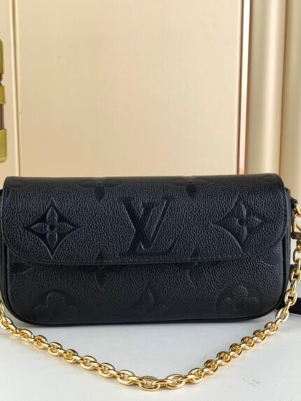 Louis Vuitton  WALLET ON CHAIN IVY handbag