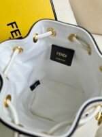 whiteMon Tresor small bucket bag. - Image 8
