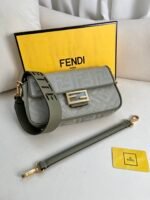 greenFENDI's popular classic Baguette