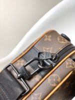 Louis Vuitton  Lock messenger bag - Image 6