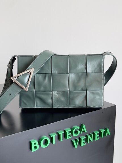Bottega Venetanew cassette bag