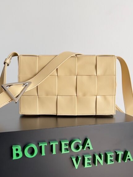 Bottega Venetanew cassette bag