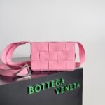 Bottega Venetamini15 grid card bag