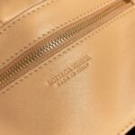 Bottega Veneta, mini shoulder bag - Image 7