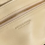 Bottega Veneta, mini shoulder bag - Image 7