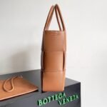 Bottega Venetahandbag - Image 2