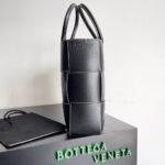 Bottega Venetahandbag - Image 2