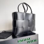 Bottega Venetahandbag - Image 4