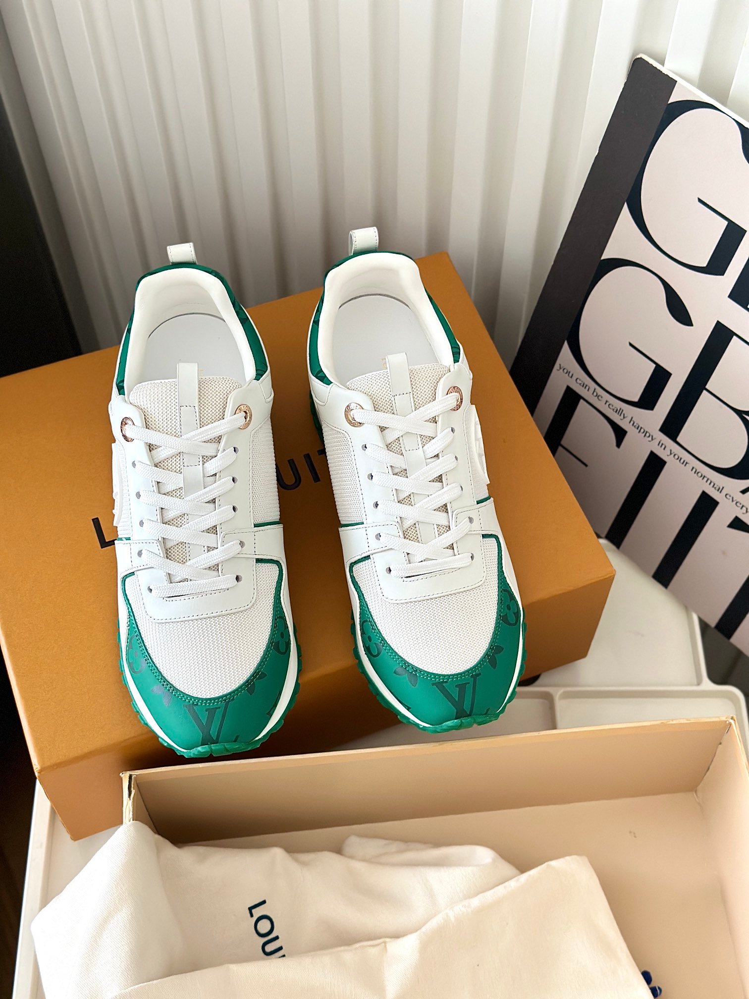 i1693451489_5350_0.jpg L's new Runaway sports shoes are of top-notch quality - Image 1