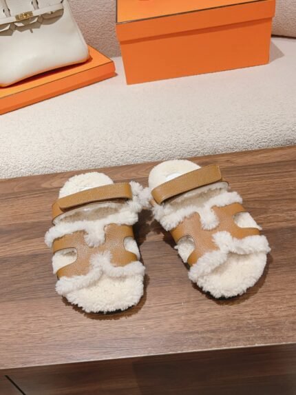 Hermes autumn/winter plush slippers