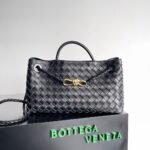 Bottega VenetaHandbag Shoulder bag