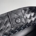Bottega VenetaHandbag Shoulder bag - Image 8