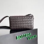Bottega Veneta's new mini andiamobag - Image 2