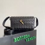 Bottega Veneta's new mini andiamobag