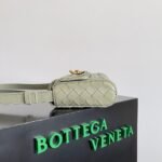 Bottega Veneta's new mini shoulder bag - Image 4