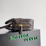 Bottega Venetahandbag - Image 2