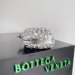 Bottega Veneta, petal woven dinner bag - Image 2