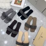 Brunelleocucinelli: New mid-heeled sandals with leather outsole