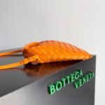 The new Bottega Veneta 24 early spring mini bag - Image 5