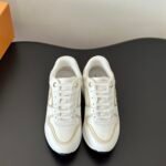 L Home 24/New Neo Run Away.