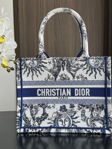 DiorTote's latest sun inspired natural element embroidery