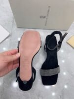 Brunelleocucinelli: New mid-heeled sandals with leather outsole - Image 11