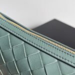 Bottega Venetawoven crescent bag - Image 5