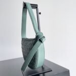 Bottega Venetawoven crescent bag - Image 2