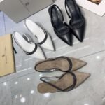 Brunelleocucinelli: New mid-heeled sandals with leather outsole
