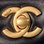 Chanel Pearl mini clutch bag - Image 3
