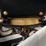 Chanel Pearl mini clutch bag - Image 7