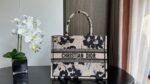 Dior Tote's latest Chinese style embroidery elements are elegant