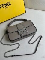 Fendi pigeon grey hand sewing bag - Image 4