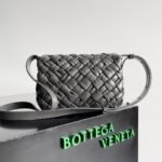 Bottega Venetaa crossbody bag - Image 3