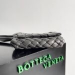 Bottega Venetaa crossbody bag - Image 4