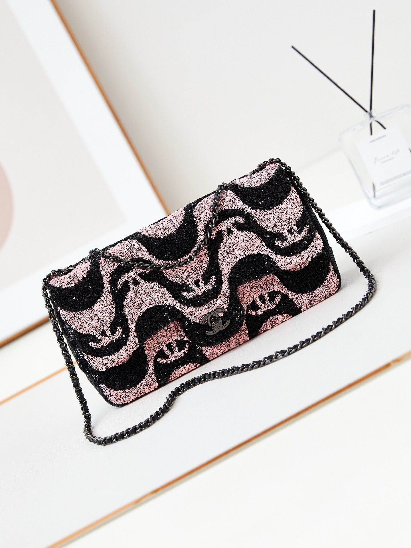 i1717309320_6275_0.jpg CHANEL limited edition sequin black and white wavebag - Image 1